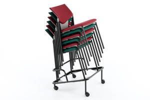 Mit dem Rollwagen lassen sich die gestapelten Vegas SP RP leicht transportieren